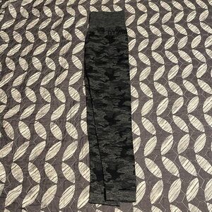 Gym shark leggings